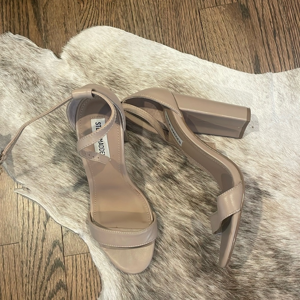 Steve Madden Carrson Tan Heels